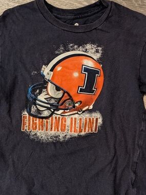 Fighting Illini Boys' Black Graphic Tee with Orange Helmet